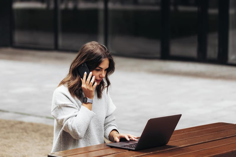 A young woman is wearing an Apple Watch while doing her daily work to monitor her heart rate throughout the day